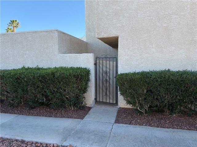 2611 Aracatuba Avenue, Las Vegas, NV 89121