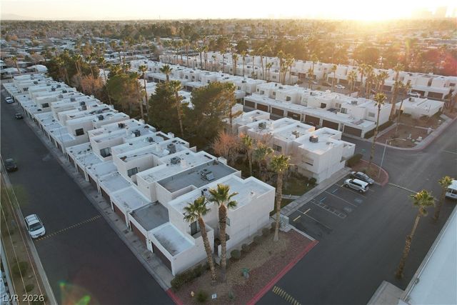 2611 Aracatuba Avenue, Las Vegas, NV 89121