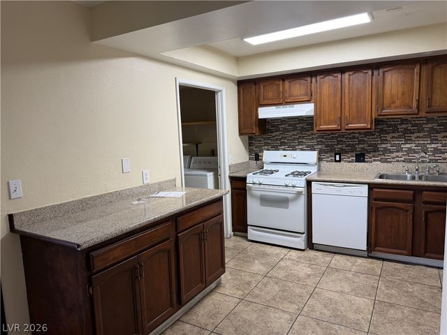 2611 Aracatuba Avenue, Las Vegas, NV 89121