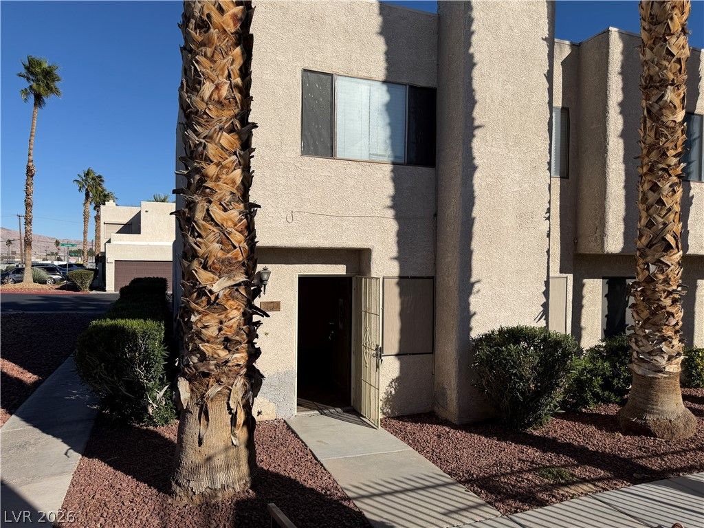 2611 Aracatuba Avenue, Las Vegas, NV 89121