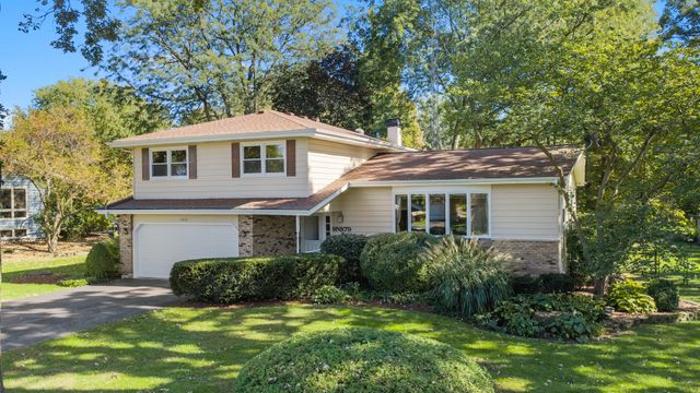 9N879 Beckman Trail, Elgin, IL 60124
