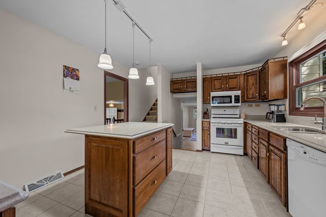 9N879 Beckman Trail, Elgin, IL 60124