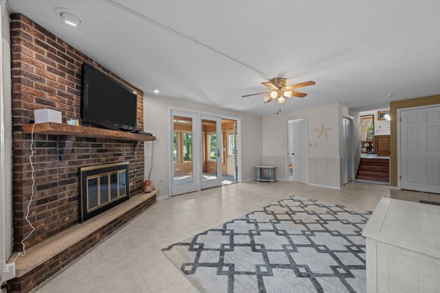 9N879 Beckman Trail, Elgin, IL 60124