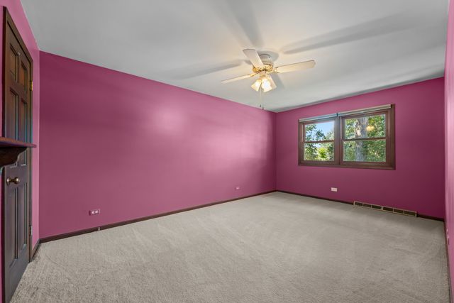 9N879 Beckman Trail, Elgin, IL 60124