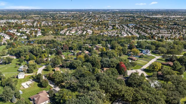 9N879 Beckman Trail, Elgin, IL 60124