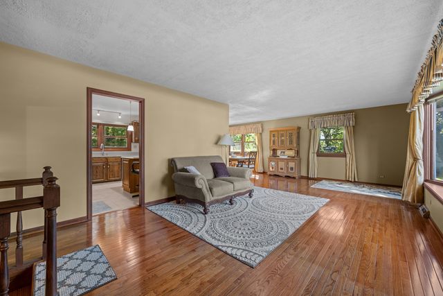 9N879 Beckman Trail, Elgin, IL 60124
