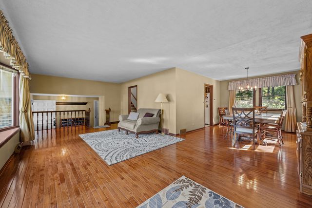 9N879 Beckman Trail, Elgin, IL 60124