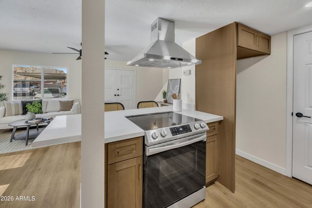 948 S ALMA SCHOOL Road 34, Mesa, AZ 85210