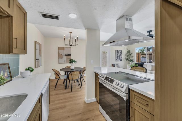 948 S ALMA SCHOOL Road 34, Mesa, AZ 85210