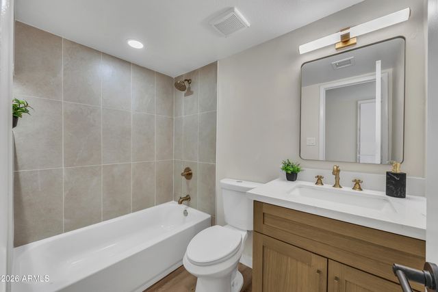 948 S ALMA SCHOOL Road 34, Mesa, AZ 85210