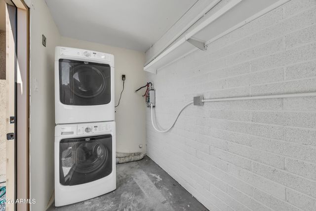 948 S ALMA SCHOOL Road 34, Mesa, AZ 85210