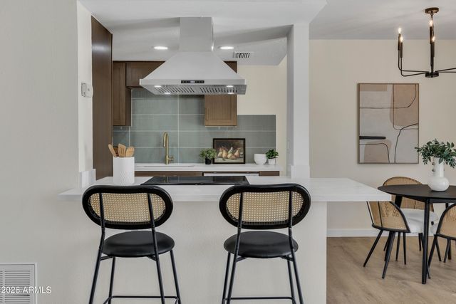 948 S ALMA SCHOOL Road 34, Mesa, AZ 85210