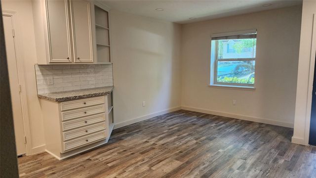 43 Dew Fall Court, The Woodlands, TX 77380