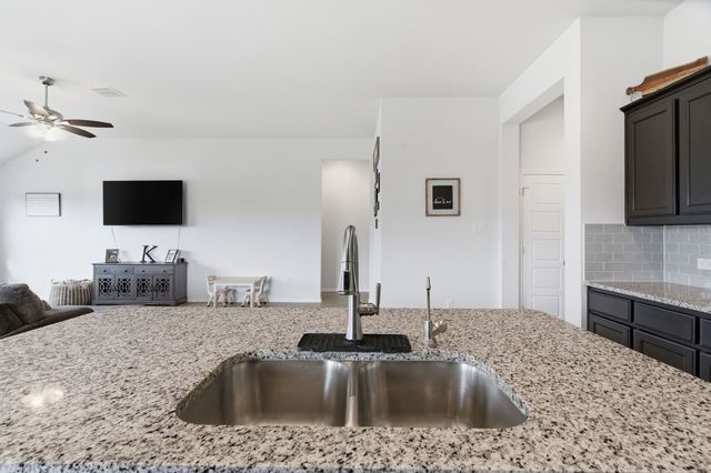 301 Chickasaw Drive, Cleburne, TX 76033