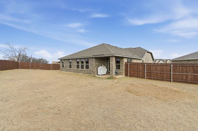 301 Chickasaw Drive, Cleburne, TX 76033