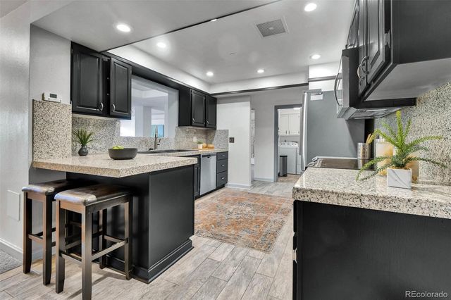 1900 E Girard Place 203, Englewood, CO 80113