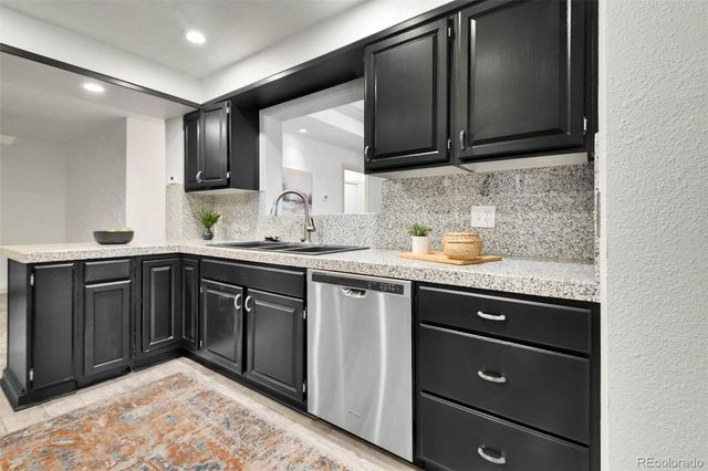 1900 E Girard Place 203, Englewood, CO 80113