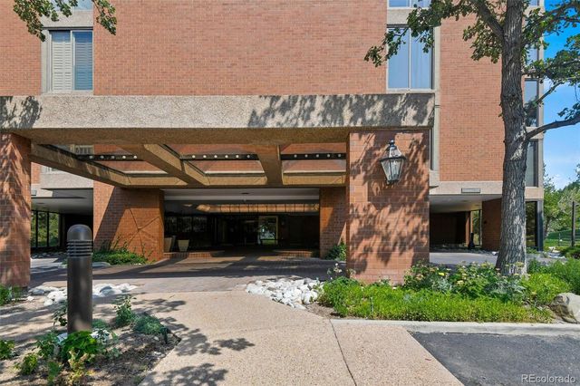 1900 E Girard Place 203, Englewood, CO 80113
