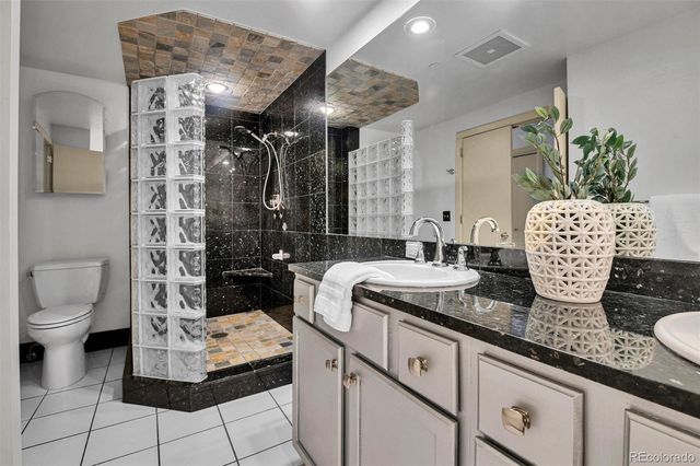 1900 E Girard Place 203, Englewood, CO 80113