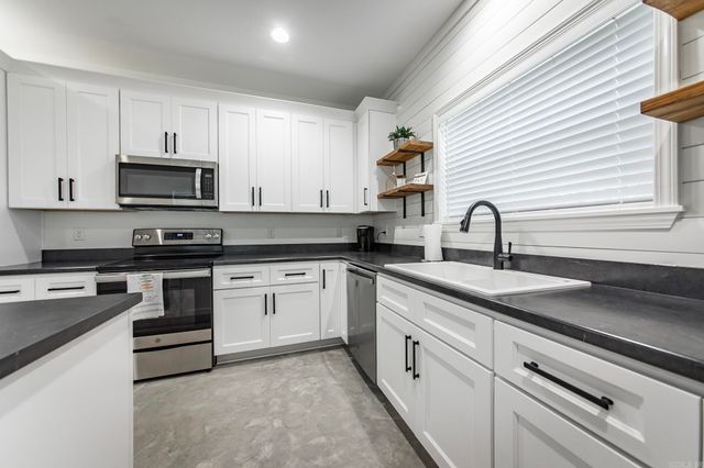 150 Sylvan Dr., Greers Ferry, AR 72067