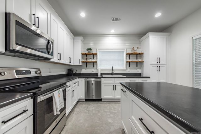 150 Sylvan Dr., Greers Ferry, AR 72067