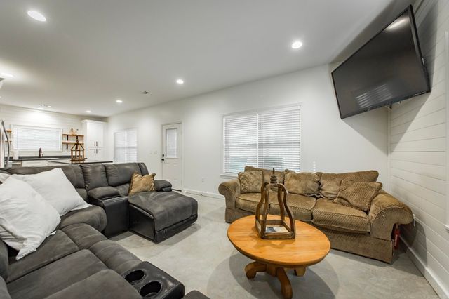 150 Sylvan Dr., Greers Ferry, AR 72067