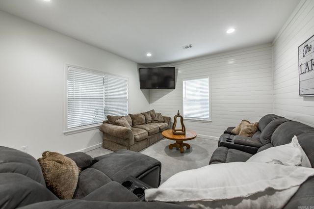 150 Sylvan Dr., Greers Ferry, AR 72067