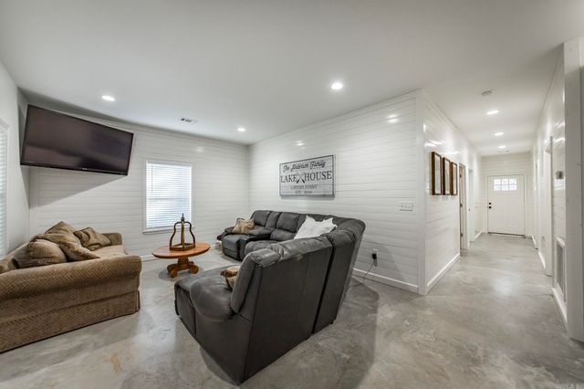 150 Sylvan Dr., Greers Ferry, AR 72067