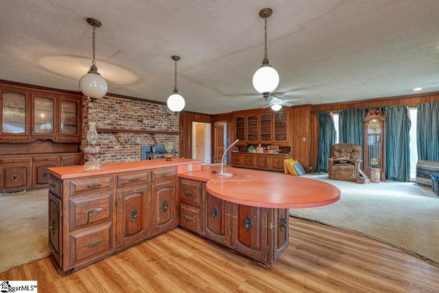 3989 W 72 Highway, Clinton, SC 29325