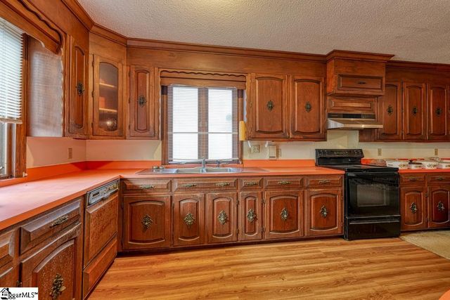 3989 W 72 Highway, Clinton, SC 29325