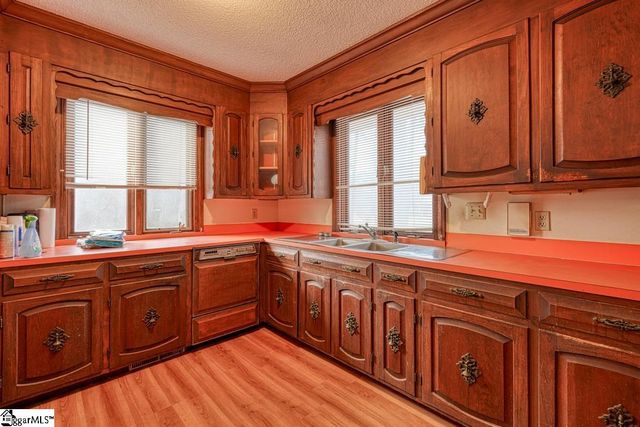 3989 W 72 Highway, Clinton, SC 29325