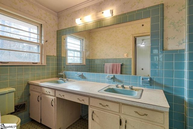 3989 W 72 Highway, Clinton, SC 29325