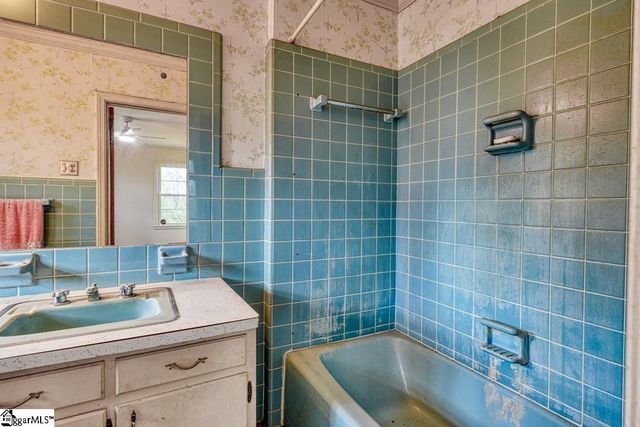 3989 W 72 Highway, Clinton, SC 29325