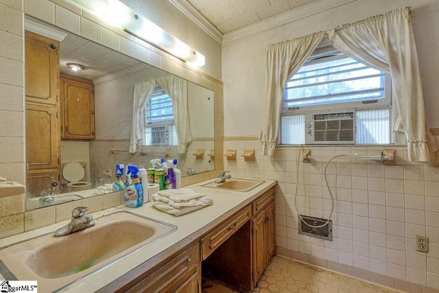 3989 W 72 Highway, Clinton, SC 29325