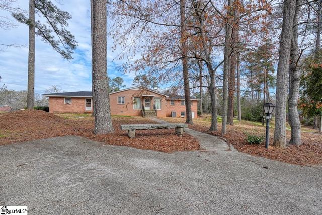 3989 W 72 Highway, Clinton, SC 29325