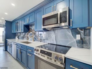 377 S Harrison St 17F, East Orange City, NJ 07018