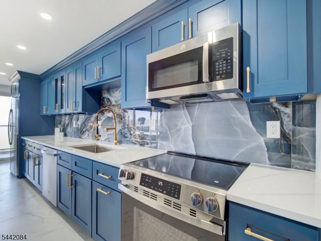 377 S Harrison St 17F, East Orange City, NJ 07018 — exterior