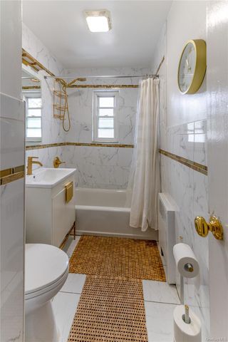 2985 Young Avenue, Bronx, NY 10469