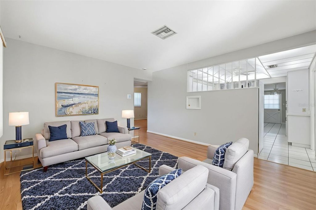 Image 2 of property listing at 10449 53RD AVENUE N, St Petersburg, FL 33708