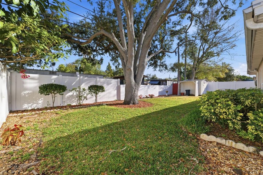 Image 13 of property listing at 10449 53RD AVENUE N, St Petersburg, FL 33708