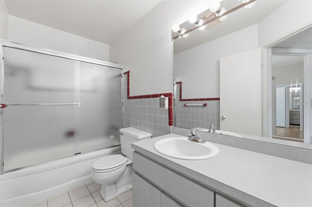 Image 3 of property listing at 10449 53RD AVENUE N, St Petersburg, FL 33708