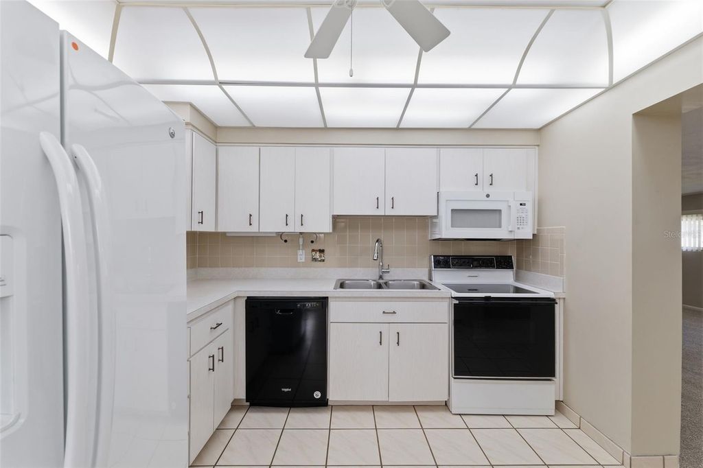 Image 7 of property listing at 10449 53RD AVENUE N, St Petersburg, FL 33708