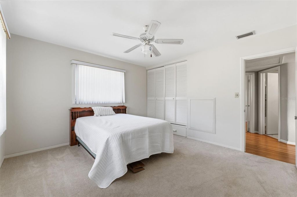 Image 9 of property listing at 10449 53RD AVENUE N, St Petersburg, FL 33708