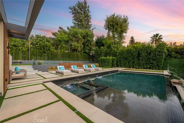 5244 Tampa Ave, Tarzana, CA 91356