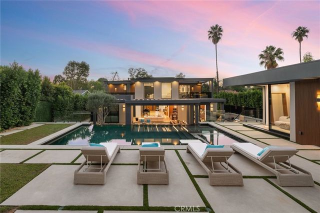 5244 Tampa Ave, Tarzana, CA 91356