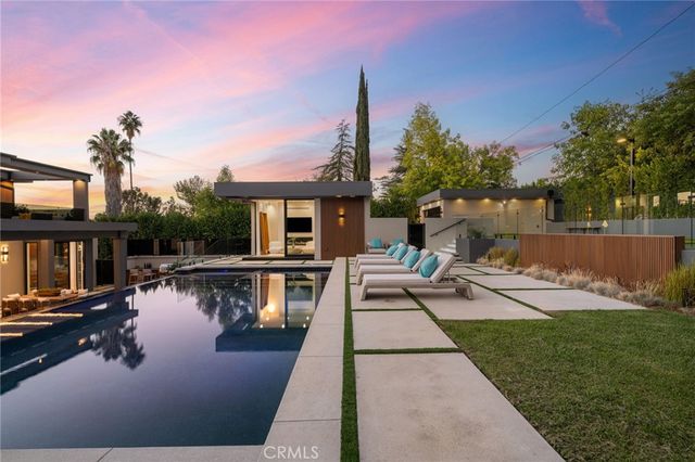 5244 Tampa Ave, Tarzana, CA 91356