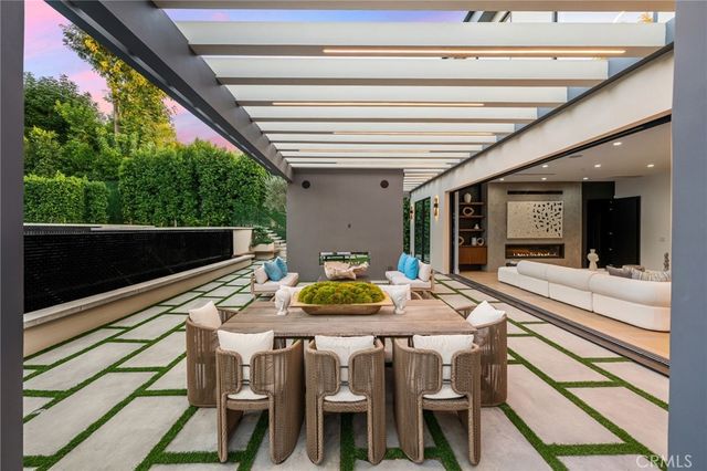 5244 Tampa Ave, Tarzana, CA 91356