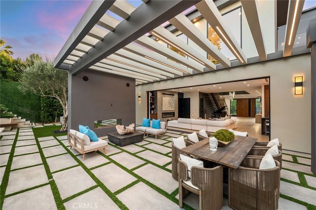 5244 Tampa Ave, Tarzana, CA 91356