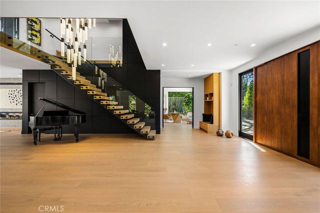 5244 Tampa Ave, Tarzana, CA 91356