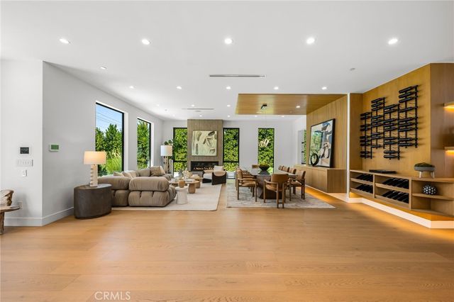 5244 Tampa Ave, Tarzana, CA 91356